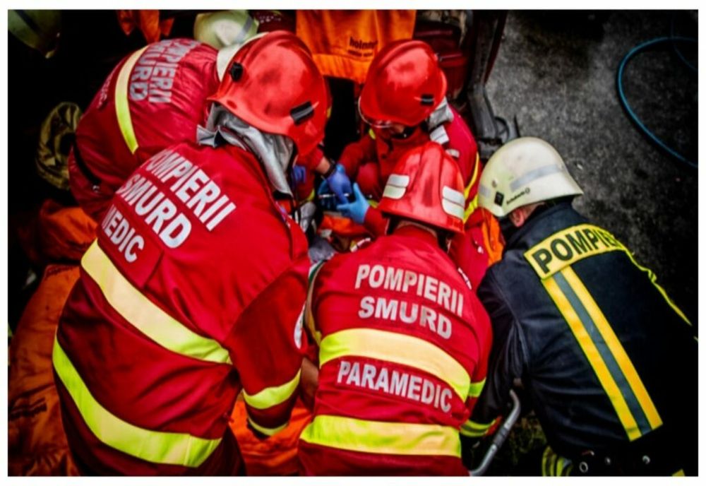 Accident de muncă teribil în Dâmbovița! O persoană se zbate între viață și moarte, după ce a fost prinsă într-un utilaj