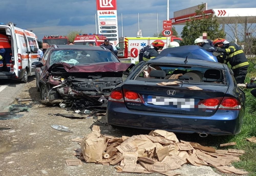 Dâmbovița. Accident grav pe DN72, la Dărmăneşti. Trei persoane rănite, după impactul dintre două mașini