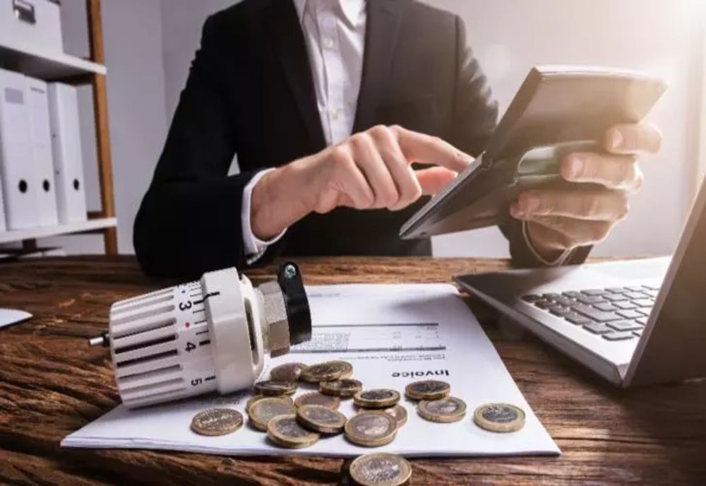 Schimbări majore în privința plafonării facturilor la energie pentru români - Milioane de oameni ar putea rămâne fără reducere