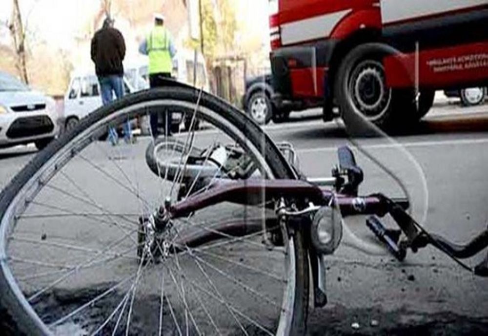 Dâmboviţa. Biciclist acroşat de un TIR pe o stradă din Târgovişte