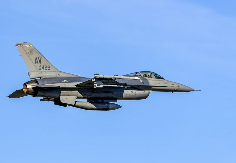 ROMÂNIA A PRIMIT ALTE 3 AVIOANE F-16 ACHIZIȚIONATE DIN NORVEGIA