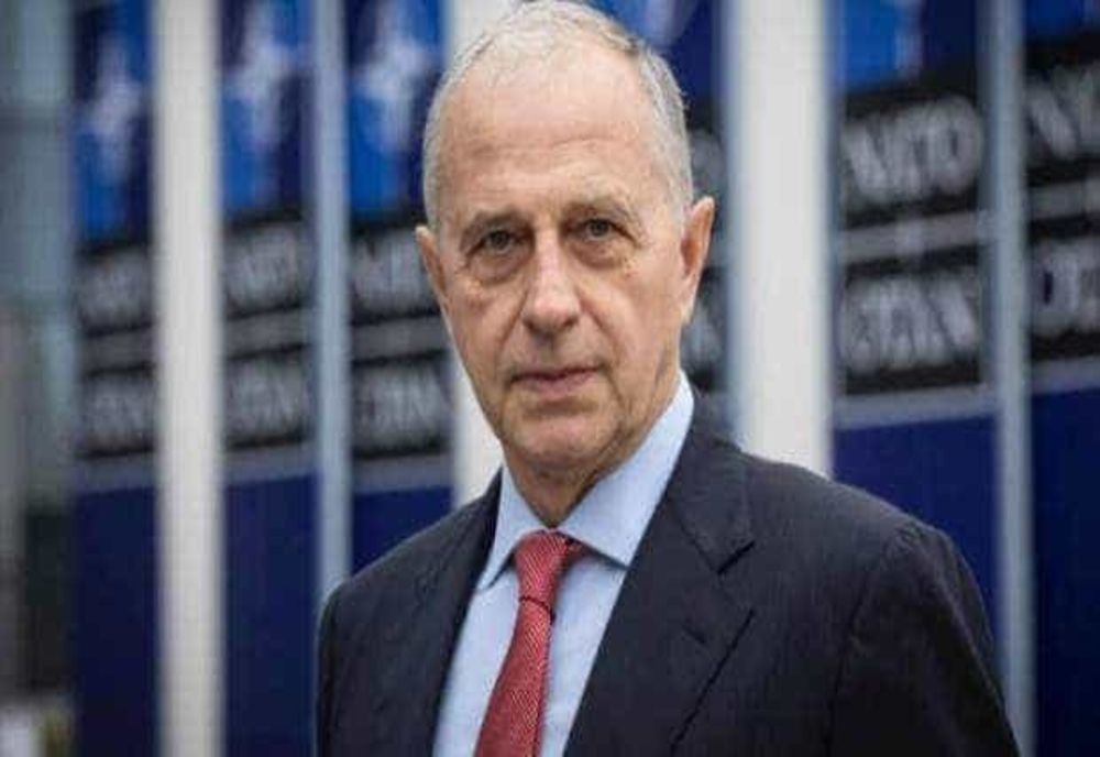 GEOANĂ, LA DEPUNEREA SEMNĂTURILOR LA BEC: MONOPOLUL PARTIDELOR TRADIŢIONALE TREBUIE SĂ ÎNCETEZE