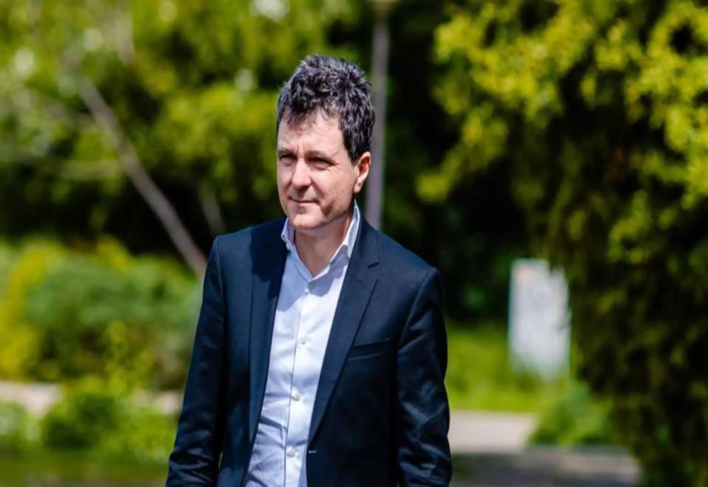 PROTESTATARUL CARE ÎNFRUNTĂ POLITICIENII DĂ DE PĂMÂNT CU PREȘEDINTELE