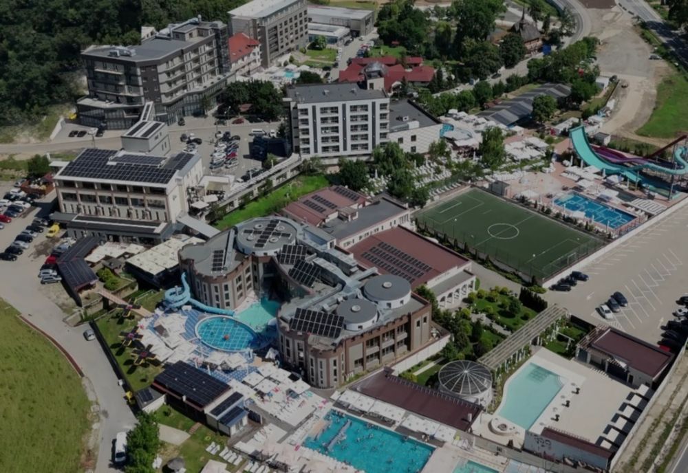 Sute de mii de turiști atrași de Băile Felix în fiecare an