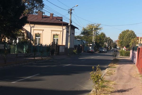 Decizie BEJ ignorată de autorități. Bannerele neconforme au rămas în spațiul public