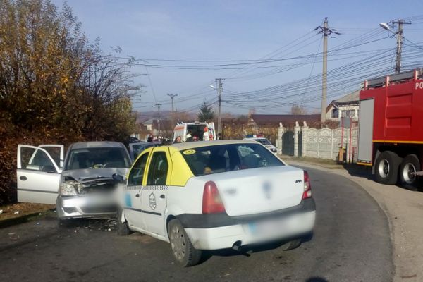 Accident ușor, cu trei răniți. DJ 712 a fost blocat