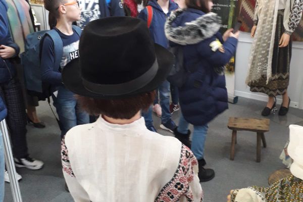 Curtea Domnească a dus Ia Românească la târgul de carte Gaudeamus