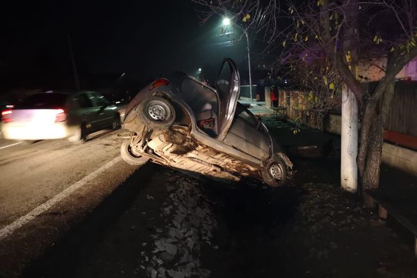 A ajuns cu mașina în șanț. Accident pe DN 72