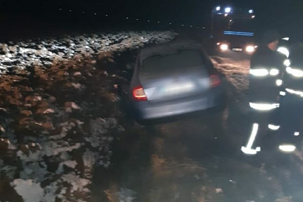 Ghinion total. S-a rătăcit,a rămas fără carburant la mașină și fără baterie la telefon.Noroc cu polițiștii