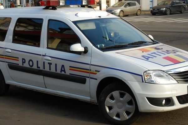 Șantaj, lovire și lipsire de libertate. Pentru aceste fapte, un bărbat din Vulcana Băi este anchetat de poliție