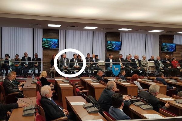 Adrian Țuțuianu și Florin Popescu alături, fără scandal, la aniversarea a 50 de ani ai CJ Dâmbovița