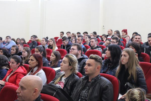 „NATO pe înțelesul tinerilor”, conferință la UVT