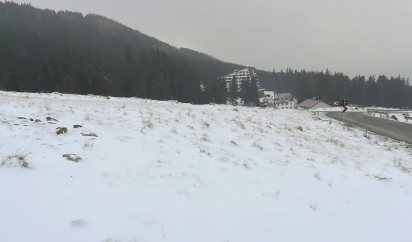 Munții Bucegi, acoperiți cu un strat consistent de zăpadă