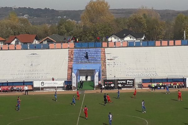 Au ales varianta "ieftină". Stadionul "Eugen Popescu" va fi reabilitat cu banii Primăriei Târgoviște