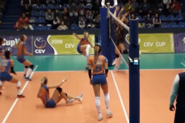Victorie lejeră cu adversar modest. CSM Tgv.- CSM Lugoj 3-0, în prima ligă de volei