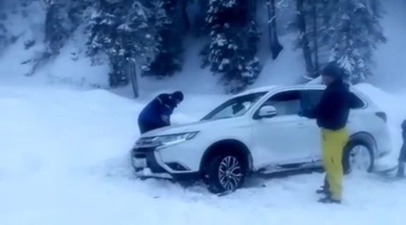 VIDEO Viscol și zăpadă mare la peste 1.800 de metri, în Bucegi