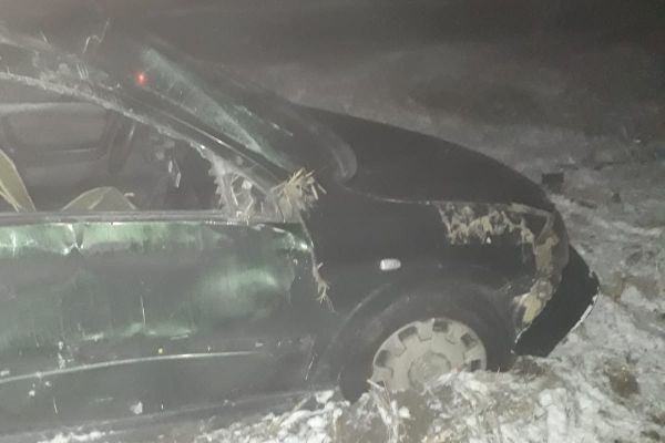 A ignorat condițiile de drum, pe timp de iarnă. A făcut praf mașina