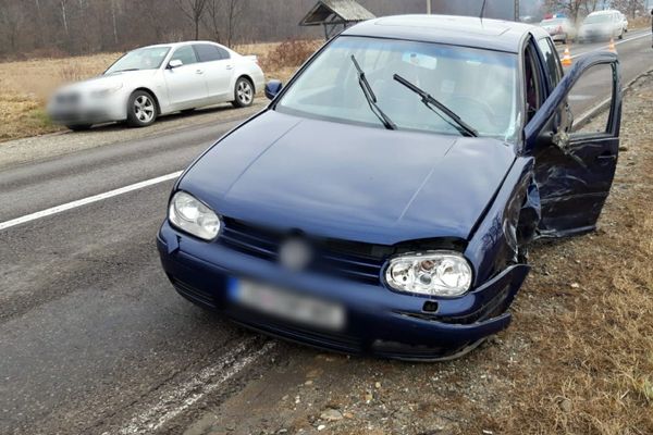 Două persoane au ajuns la spital, în urma unui accident, petrecut la Mănești