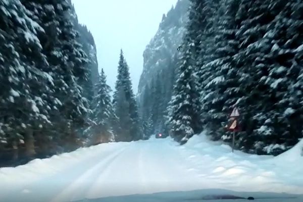 Foto-video| Condiții dificile de trafic, în zona montană dâmbovițeană