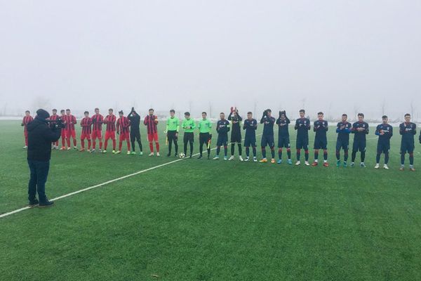 Meci de fotbal anulat, din cauza vremii. Teren imposibil pe sinteticul de la Buftea, la Chindia-Snagov