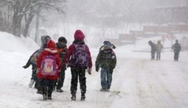 A început școala pentru elevii din învăţământul primar şi copiii de grădiniţă