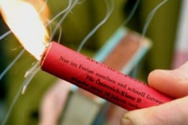 Accidente trase la indigo. Petarde explodate în mână, au băgat doi copii în spital