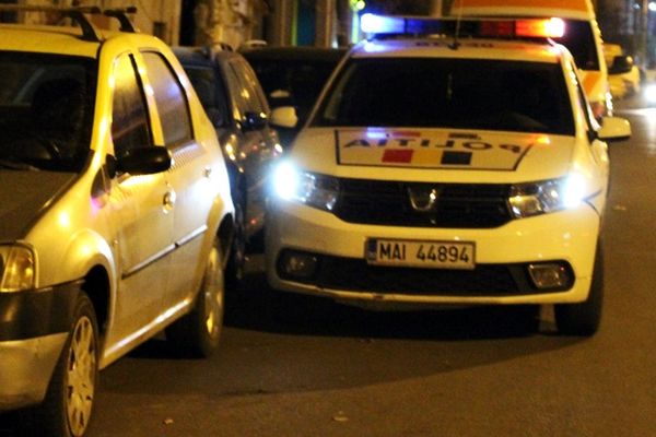 Un membru al unei grupări care dădea spargeri în Dâmbovița, împușcat de polițiștii din Capitală