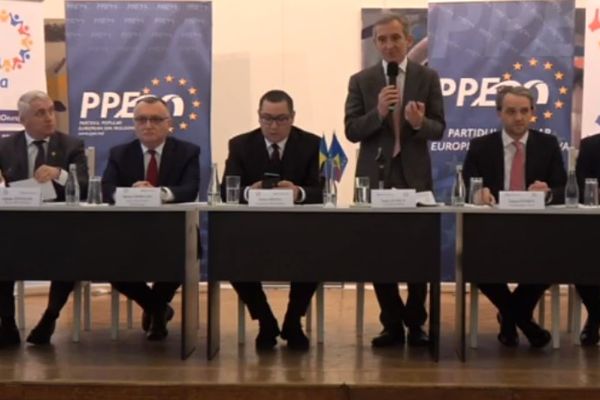 De la stânga la dreapta. Adrian Țuțuianu, prin Pro România, parteneriat cu PPE Moldova