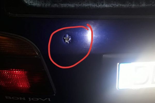 Polițiștii din Târgoviște au tras cinci focuri de armă asupra unei mașini ce nu a oprit la semnal