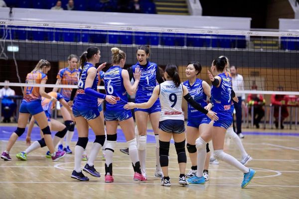 Volei: "Spulberate" de campioane, CSM București-CSM Târgoviște 3-0