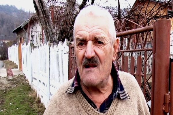 Așchia nu a sărit departe de trunchi. Bunicul tânărului care a incendiat un câine, ucigaș de animale și el