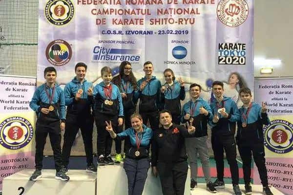 „Colecție” de medalii pentru karatiștii de la CS Târgoviște, la Campionatul Național de Shito Ryu