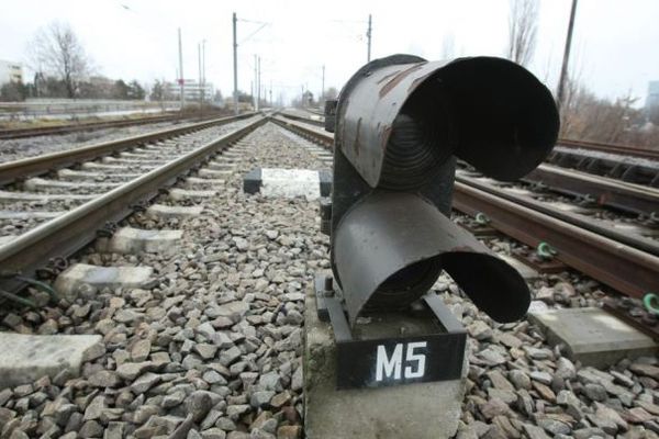 Reținut pentru furtul a 100 de metri de cablu din rețeaua de cale ferată