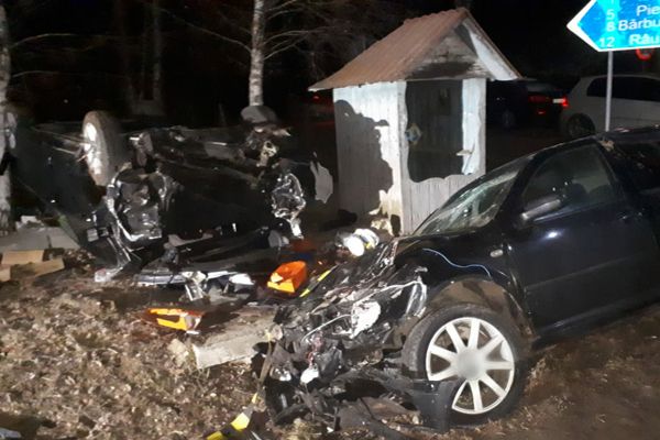 Accident teribil la Voinești. Patru persoane au fost rănite