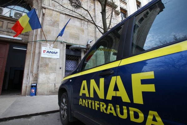 Operațiunea Tomis: 460.000 de litri de "vin" fără acte, confiscați de inspectorii ANAF, în portul Constanța