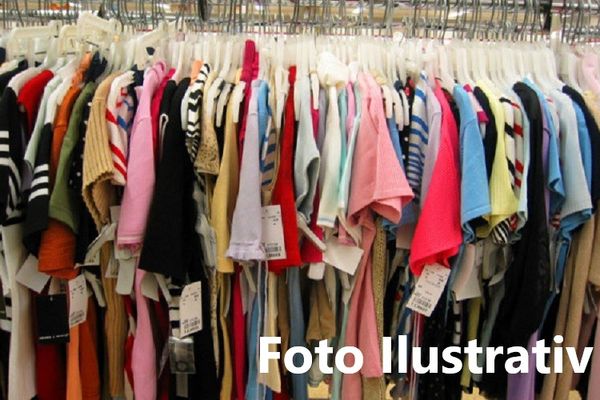 Articole vestimentare contrafăcute confiscate și dosar penal pentru un comerciant din Găești