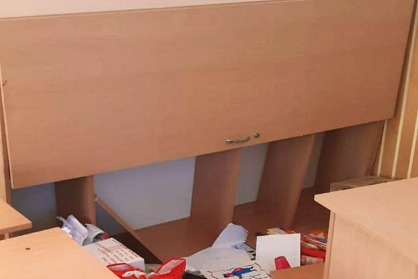 Accident la școală. Un dulap a căzut peste o elevă de 10 ani