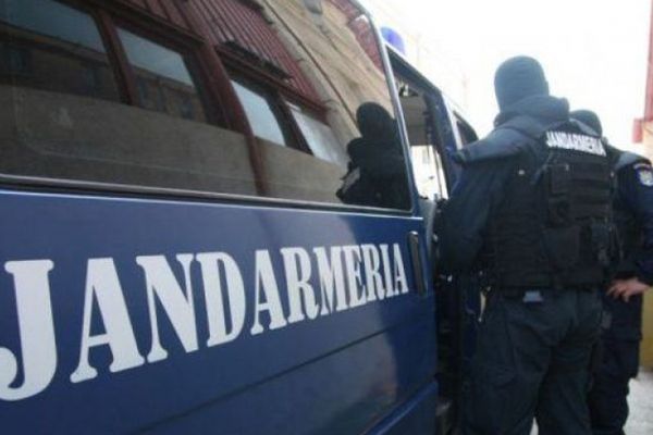 Un jandarm din Gura Șuții, corecție cu pumnul la soția sa