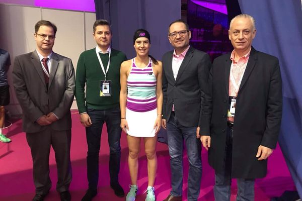 Cu ministrul de la MTS alături, Sorana Cîrstea câștigă încă un meci, la Budapesta