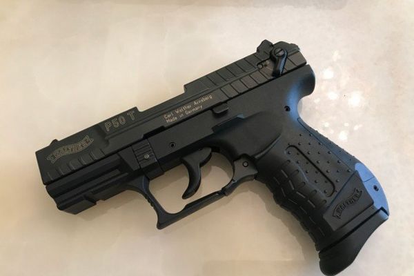 Cercetat penal pentru un pistol cu bile de cauciuc