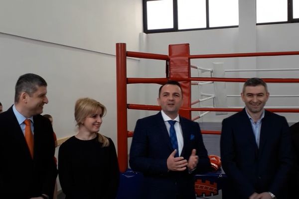 Foto-Video | Sală de box inaugurată cu o invitație...pentru politicieni