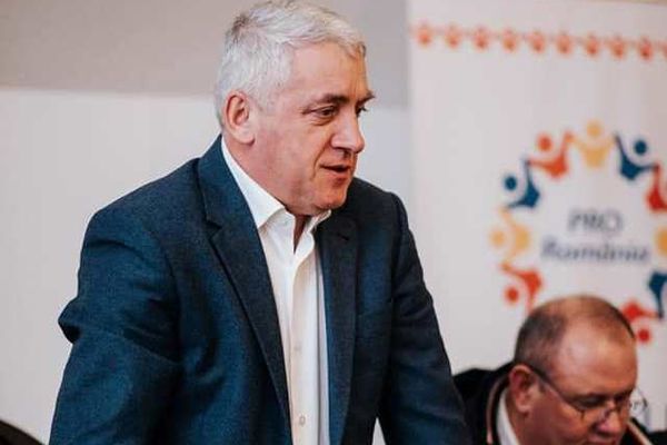 Țuțuianu s-a dus la Pro Româmnia cu 800 de oameni