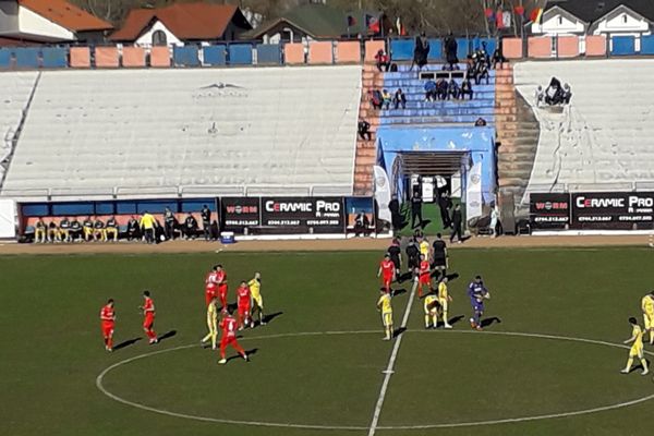 "Zero" peste tot. Chindia-Petrolul 0-0 , în liga a II de fotbal