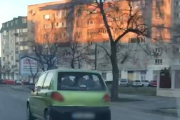 Adolescenți urmăriți de poliție după ce au furat o mașină, la Târgoviște