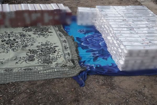 FOTO| Descindere în forță la contrabandiștii de țigări, din Găești. Captură impresionantă