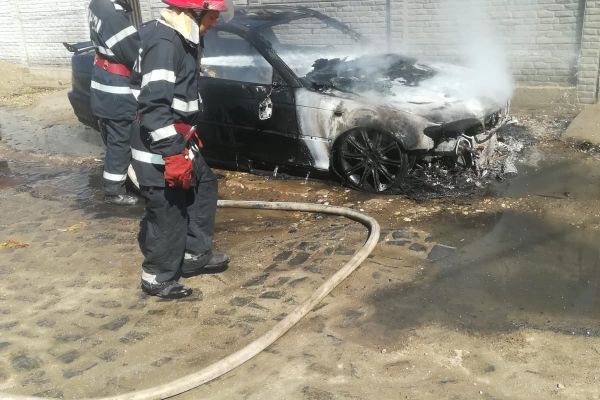 Spărgătorii de automate de cafea reținuți. Au dat nouă spargeri