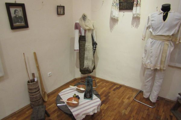 Preoţi, elevi, meşteri populari și cadre didactice organizează expoziția „Trecutul care mă zideşte”