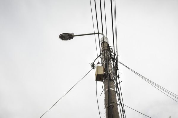 Hoți de cabluri de înaltă tensiune, prinși de polițiști