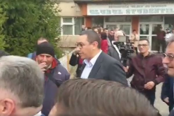 Adrian Țuțuianu face plângere penală, împotriva celor care l-au huiduit pe V.Ponta, la Târgoviște