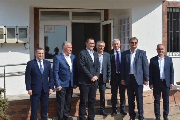 Primar PNL, din Dâmbovița, alături de Victor Ponta și Pro România